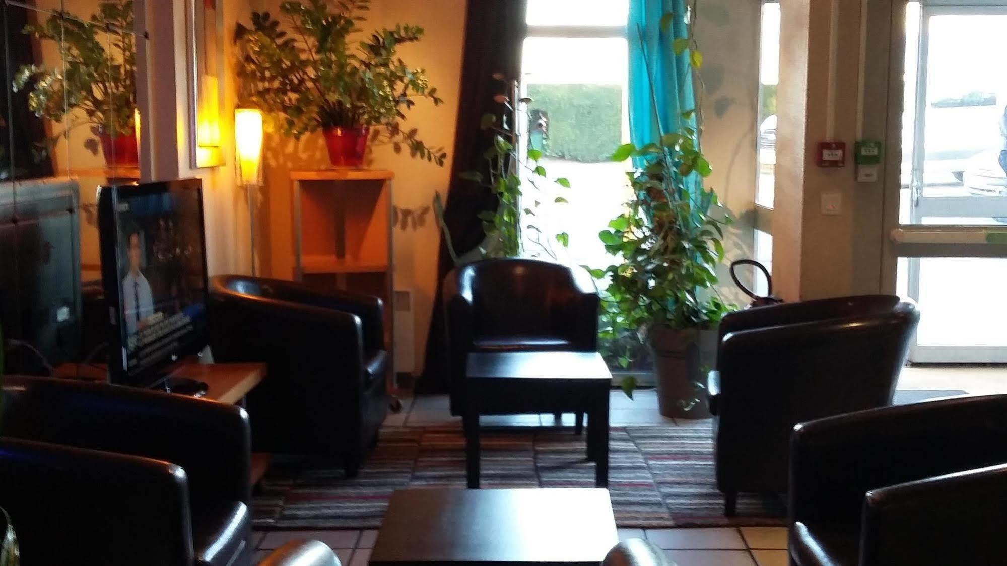 Ibis Budget Chilly-Mazarin Les Champarts Экстерьер фото