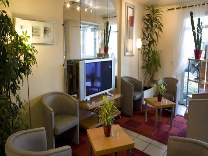 Ibis Budget Chilly-Mazarin Les Champarts Экстерьер фото