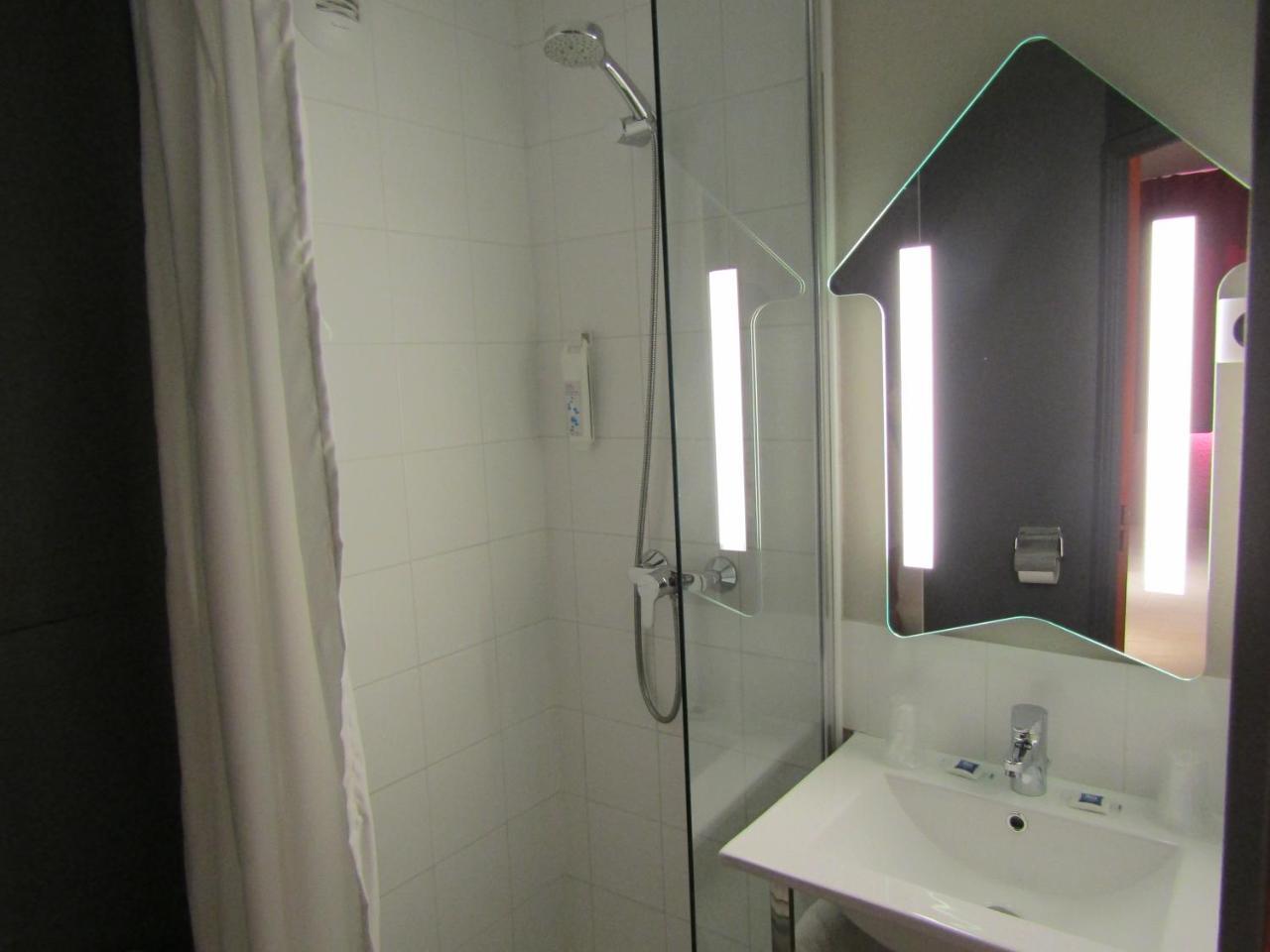 Ibis Budget Chilly-Mazarin Les Champarts Экстерьер фото