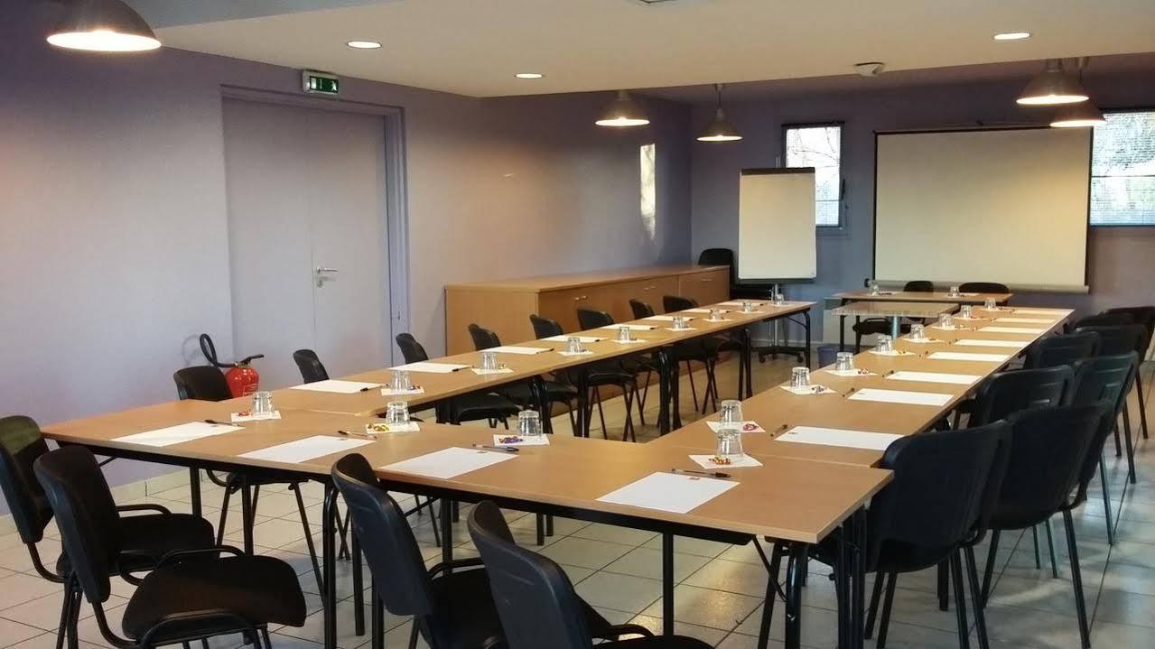Ibis Budget Chilly-Mazarin Les Champarts Экстерьер фото